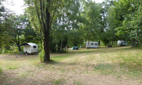 Camping le Chazal_emplacements caravanes