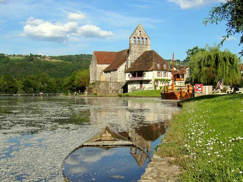 beaulieu-sur-dordogne au bord de l eau